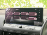 多様なソースに対応し、お好みの音楽を快適に楽しめます。Apple CarPlayやAndroid Autoも利用可能です。