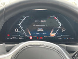 見やすいデザインのメーターは、運転に必要な情報を正確に伝えます。夜間でも視認性が高く、安全運転をサポートします。