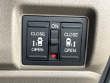 【両側パワースライドドア】スマートキーや運転席のスイッチで後席両側スライドドアの開閉が可能♪電動だから力を入れてドアを開ける必要が無く、小さなお子様でも簡単に開け閉めでき快適です♪