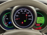 【メーターまわり】ドライバーから見やすい位置にあって安全運転に寄与します。メーターも見やすくてシンプルなデザインになっております。