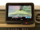 バックモニター付きで、車庫入れやバック時の後方確認をサポート。