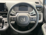 【ホンダセンシング】走行中に前方の車両等を認識し、衝突しそうな時は警報とブレーキで衝突回避と被害軽減をアシスト。より安全にドライブをお楽しみいただけます。