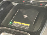 ワイヤレス充電器です!置くだけ充電が可能です♪対応したスマートフォンであれば、基本的に充電は可能です!
