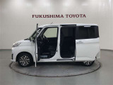 【まるごとクリーニング】シートを取り外し、車内を徹底洗浄。隅々まで丁寧に仕上げています。