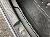 ボードを持ち上げると物入になってます。