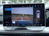 前後パーキングセンサー&リアビューカメラで、車庫入れも安心です。パーキングセンサーは音だけでなくモニターで接近情報を確認出来てより安心です。