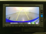 バックでの車庫入れも安心です! リアカメラが付いているバックモニター付のナビを装備しております。操作線もついており距離感も画面から確認できます。