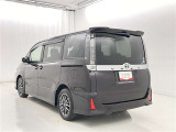 広々とした車内空間に優れた燃費性能。更にデザインも上質で人気のお車です!