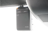 ◆ドライブレコーダー◆映像・音声などを記録する自動車用の装置です。 もしもの事故の際の記録はもちろん、旅行の際の思い出としてドライブの映像を楽しむことができます。