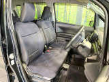 運転席まわりには十分なスペースがあり、大柄な方でもゆったり運転していただける環境です。