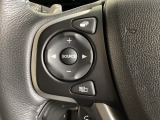 ステアリングスイッチがついていますので、オーディオのチャンネル変更、ボリューム、ジャンル変更が操作可能です。ハンドルから手を離さず安全に操作できます。