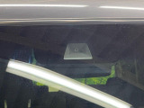 【ホンダセンシング】走行中に前方の車両等を認識し、衝突しそうな時は警報とブレーキで衝突回避と被害軽減をアシスト。より安全にドライブをお楽しみいただけます。