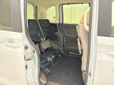 跳ね上げ式シートとなっておりますので、高さのある荷物も楽々積めます。
