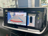 バックカメラは単眼ですが、バック中にカメラ画像を蓄積して疑似的に360度カメラ風に表示する画期的なシステム!