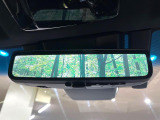 【デジタルインナーミラー】後席の大きな荷物や同乗者で後方が確認しづらい時でも安心!カメラが撮影した車両後方の映像をルームミラー内に表示。クリアな視界で状況の確認が可能です!