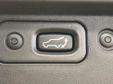 【パワーバックドア】スマートキーや運転席のボタンを押すだけでリアゲートが自動で開閉します!荷物を持っている時や、高い位置にあるバックドアを閉める際に便利な機能です♪