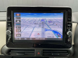 日産純正9インチメモリーナビ(MM320D-L)装備、NissanConnectマイカーアプリ対応、オペレーター通話や音声対話検索、スマホアプリと連動などに対応した高機能ナビ。