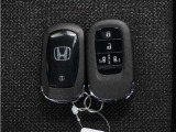 ◆スマートキー◆カギをバッグやポケットに入れたままでもドアロックの開閉ができる『スマートキー』付き!雨天や暗くなってもカギを取り出す必要がなくドアの開錠&エンジンも始動できます