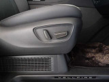 パワーシート搭載。微妙な調整が手軽にでき、ピッタリのポジションで運転することが可能です。