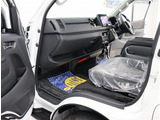 当店では国産車ガソリン車に関しては全てオイル交換してからのお渡しとなります。納車後も永久無料交換できます。