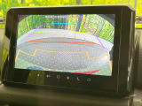 【バックカメラ】駐車時に後方がリアルタイム映像で確認できます。大型商業施設や立体駐車場での駐車時や、夜間のバック時に大活躍!運転スキルに関わらず、今や必須となった装備のひとつです!