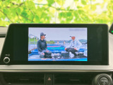 停車中にTVや動画を楽しむことができます。長距離移動のお供や、休憩時間のリラックスタイムに最適です。快適な空間を提供します。