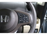 Hondaセンシングの機能のひとつ、アダプティブクルーズコントロール付!アクセルから足を離しても設定したスピードと前車との車間を保ち走行してくれます!車線維持もアシスト☆高速道路で疲労軽減ですね☆