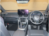 オシャレなインテリアで運転する気分も盛り上がりますよね^^