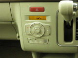 オートエアコンを装備しておりますので、四季を通じて車内を快適な温度に保つことが出来ます!高級感が有りますね!