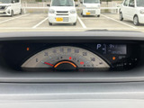視認性の高いメーターで、車の状態をひと目で確認。走行に必要な情報を的確に把握でき、安全運転をサポートします。