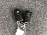 スマートキー2本付き!キーをポケットやカバンに入れておくだけでドアの施錠・開錠やエンジンスタートの操作が簡単です!