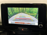 【バックカメラ】駐車時に後方がリアルタイム映像で確認できます。大型商業施設や立体駐車場での駐車時や、夜間のバック時に大活躍!運転スキルに関わらず、今や必須となった装備のひとつです!