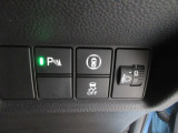 パーキングセンサーや横滑りを防ぐVSA等のスイッチ類は運転席の右側、手の届きやすい位置にあります。