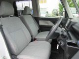 運転席です。長距離の運転でも快適なシートでございます。ご来店いただきましたら是非雑石に座ってみてください。