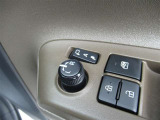 駐車時や狭い道でのすれ違い時に気を使うミラー。電動格納式ドアミラーはそんな時に便利です。