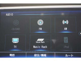 FMラジオやAMラジオを聴きながら運転もできます。車内での休憩にはテレビを見ることができ、運転時以外の場面でも楽しむことができます。また、別途、搭乗者がドライブ中にテレビを見るプランもあります。