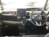 【インパネ全体】手が届きやすく、どなたでも運転しやすいです。シンプルで使いやすい設計になっています!