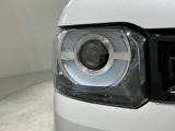LEDヘッドライトは、点灯の瞬間から最大光量を発揮し、突然暗くなるトンネルなどでの安定感を高めます。