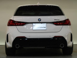 BMWのお車は、走行の安定性とコーナリングの良さを追求し、思い通りにハンドルの操作可能です。試乗車もご用意しておりますので、ぜひ&ldquo;駆け抜ける歓びをご体感ください!