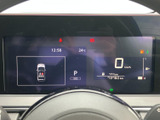 見やすいメーター類で、運転に必要な情報をしっかり確認できます。洗練されたデザインも魅力です。