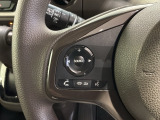 ステアリングにオーディオ操作スイッチが付いています。オーディオ画面に直接タッチしなくても操作が出来ますので、運転に集中できます。