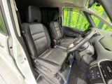 運転席シート廻りは使用感も少なく、良好な状態となっています。丁寧に使われていたことがよくわかりますね。