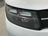 LEDヘッドライトは、点灯の瞬間から最大光量を発揮し、突然暗くなるトンネルなどでの安定感を高めます。