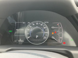視認性の高いメーター類で、運転に必要な情報を的確に把握できます。落ち着いたデザインで、運転に集中できる空間です。