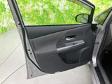 運転席からの視界は広く、周囲の状況を把握しやすい設計。安全運転をサポートする機能的な空間です。