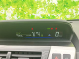視認性の高いメーターパネルで、運転に必要な情報を的確に把握できます。シンプルで分かりやすいデザインが、運転に集中できます。