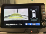 リバースギアに入れるだけで後方の表示へ切り替わります。夜間や雨の日の駐車も楽になりますよ。
