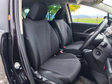 運転席のシートはホールド性に優れ疲れませんよ!