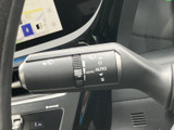 雨天時もクリアな視界を確保。操作しやすいワイパーレバーで、安全な運転をサポートします。悪天候時でも安心です。