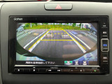 バックでの駐車が苦手な方や運転にあまり自信のない方でも後方の視界をしっかりサポート。安心して車庫入れが出来るバックカメラを装備しています!